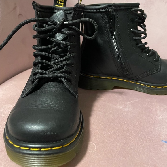 Dr Marten boots toddler size 9 - Picture 3 of 6